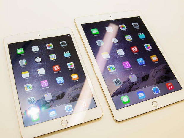 　Appleは米国時間10月16日、「iPad Air」と「iPad mini」の新バージョンを同社本社で開催のプレスイベントで発表した。これら新バージョンでは、前モデルと比べて「TouchID」指紋認識センサを搭載し、ゴールドモデルが新たに加わっている。

　ここでは、これら新バージョンである「iPad Air 2」と「iPad mini 3」を写真で紹介する。

関連記事：アップル、「iPad Air 2/iPad mini 3」発表--指紋認証搭載、従来モデルとスペックを比較
