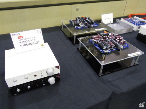 　東和電子では、10月に発表したばかりのDSD対応のUSB DAC内蔵のプリメインアンプ「NANO-UA1a」を披露。内部基板なども公開されている。ブース内では、独自の電源供給方式「SCDS（Super Charged Drive System）」のオン、オフがわかる波形モニタなども展示されている。