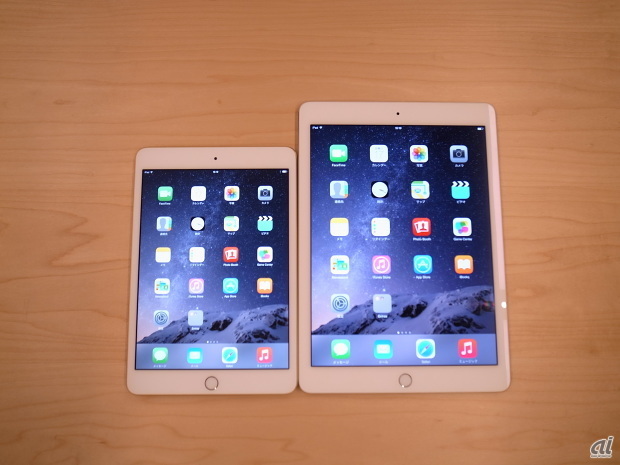 　iPad mini 3（左）とiPad Air 2（右）。