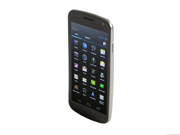 　「Galaxy Nexus」もサムスンが製造しており、2011年に発売された。これは「Android 4.0」（開発コード名「Ice Cream Sandwich」）を搭載した最初のデバイスだった。