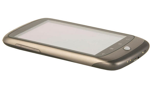 　最初のNexusスマートフォン「Nexus One」はHTCが製造し、2010年の前半に発売された。Nexus Oneは3.7インチAMOLEDディスプレイを搭載していた。