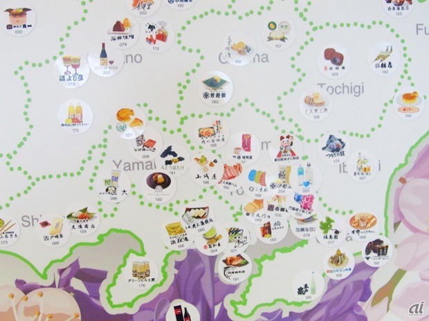 　コロカのもらえる場所を示した日本地図。回りに描かれた花は各都道府県の“県花”だそう。