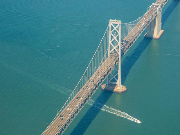 　サンフランシスコと、オークランド、バークレーなどのイーストベイ地域をつなぐベイブリッジ。