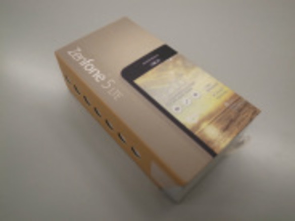 写真で見るASUSのSIMフリースマホ「ZenFone 5」--開封から設定、第一印象まで