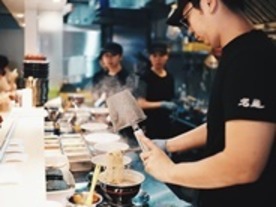 ラーメン通販「宅麺.com」がシンガポールにリアル店舗--5年で130店舗目指す