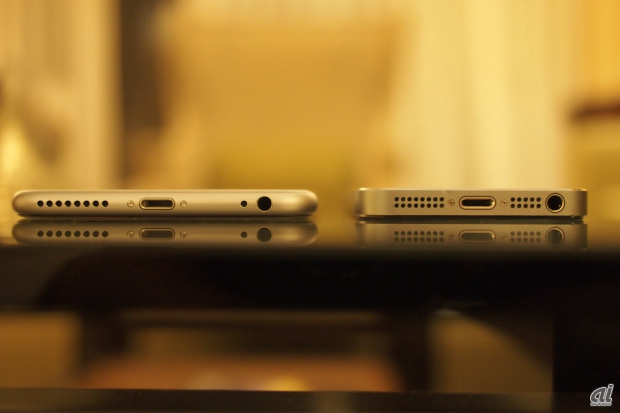 iPhone 5sの7.6mmでも薄いな、と感じていたが、iPhone 6 Plusは7.1mmまで薄くなった。またMacBook Airのように影を使って薄く見せるデザインを採用している。また、角張っているiPhone 5sと比べ、握り心地でもより薄く感じる