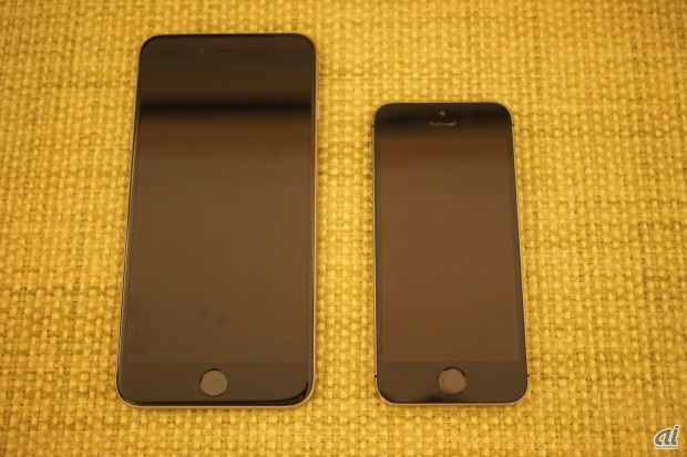 iPhone 5sからiPhone 6 Plusへ。大幅にサイズが大きくなるため、今までのiPhoneとしてではなく、新たなデバイスとして使い始める感覚になる