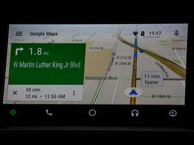 　Googleに空港への行き方を質問すると、「Google Maps」がターンバイターンのナビゲーションをすぐさま表示する。
