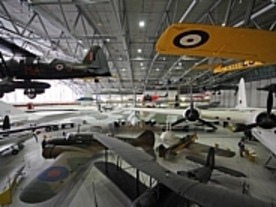 ダックスフォード帝国戦争博物館を写真でめぐる--展示される航空機の数々