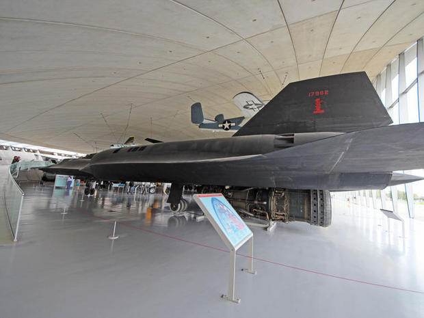 全長107フィート（約32.61m）

　50年以上前の飛行機だが、今見ても流麗で現代的なデザインだ。