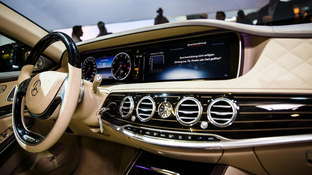 　センターコンソールは、Mercedesの最新「COMAND」システムを採用。