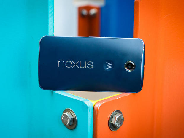 Nexusでも中身は「Moto」

　この6インチのスマートフォンは、名前こそNexusであるが、見た目も感触もMotorolaのMotoシリーズを思わせるもので、実際大型化したMoto Xのように見える。