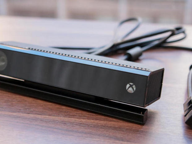 11. 犠牲になったMicrosoftの「Kinect」

　2014年は、Microsoftの次世代ゲーム機「Xbox One」の販売キャンペーンがバージョン2.0に到達した。Xbox Oneの主要機能の1つであるモーションセンサ「Kinect」は、Xbox Oneの価格を400ドルに下げるため、別売りとなった。Xbox Oneの価格はこのところ350ドルまで下がっており、小売業者の多くは無料ゲームをバンドルして販売している。

　かつてXbox体験の極めて重要な一部という位置づけだったKinectが、突如として犠牲にしてもよいものになった。新しいKinect（単品で購入可能）に対する消費者の反応が、何というか、熱狂的なものでない理由は明白だ。

　消費者がKinectの付属しない割安なXbox Oneを選んでいることを考えると、MicrosoftのXbox One Kinectに対する投資の大半は取りやめになるかもしれない。
