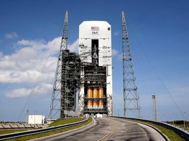 　Orionと「Delta IV Heavy」ロケットが、共にフロリダの発射場に姿を現した。NASAは、Orionの熱シールドが華氏4000度（摂氏約2200度）までの温度に耐える様子を詳しく観察する予定だ。