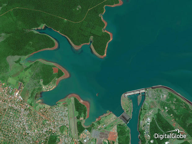 世界最大の発電所

　パラグアイとブラジルの国境上にあるイタイプダムは世界最大の発電所だが、1970年代と1980年代に行われたダム建設で、かつて水量世界一を誇った滝が破壊されてしまった。
