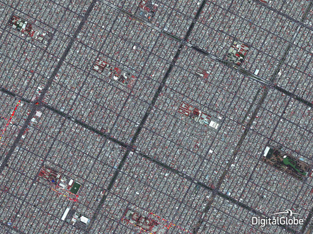 1700万人の大集団

　衛星写真に何が写っているのだろうか。この写真には、メキシコシティーで暮らす膨大な数の人々が隠れている。メキシコシティーは世界でも特に人口密度が高い都市だ。
