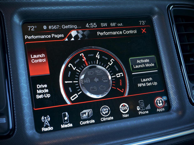　Super Track Packボタンを押すと、ローンチコントロールと「Sport」「Normal」ドライブモードの設定が表示される。
