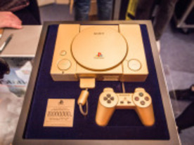 「PlayStation」発売20年で出現の特別ショップ--写真で見るゴールドモデルや思い出の品々