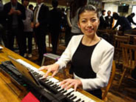 ケーブルなしでiPadと接続できる音楽キーボード「C.24」--「あたりまえ体操」の演奏も