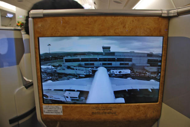 　個人的に一番好きなチャンネルは、機体後部に搭載されたカメラで離陸から着陸までを撮影し、その映像を流すチャンネルだ。