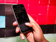 「BlackBerry Classic」--物理キーボード搭載でファンにはなじみの外観を写真で見る