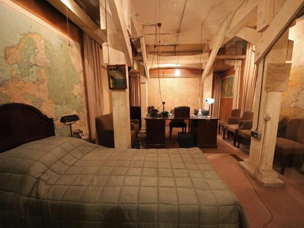 Churchillの寝室

　地図の間の隣にはChurchillの寝室がある。広い部屋だが、Churchillがここで寝たのは3回だけだ。