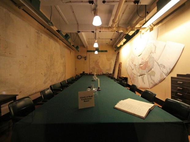 参謀長会議室

　左の壁の地図に注目してほしい。この地図は、Churchillが海軍卿だったころのものと言われている。この部屋の説明書きによると、「第2次世界大戦の最も重要な戦略的決定のいくつかは、この部屋で下された」という。
