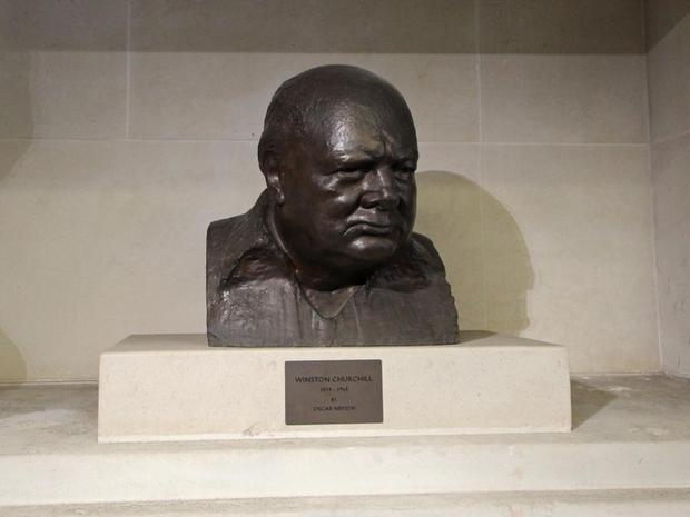 Churchill本人

　中に入ると、博物館への階段を降りる前に、Sir Winston Churchill本人の胸像が出迎えてくれる。