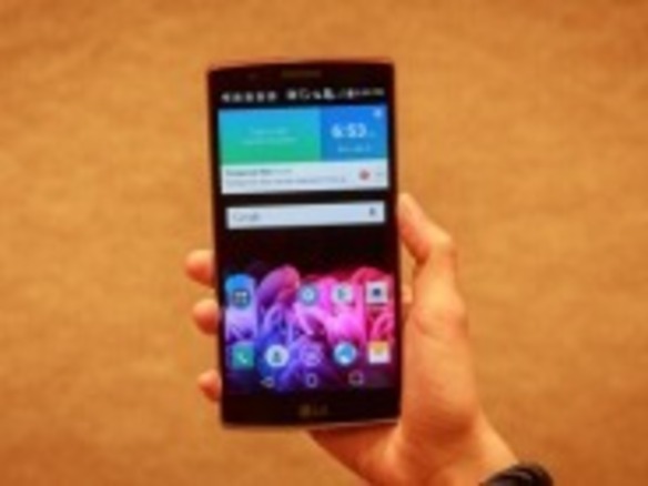LG、曲面ディスプレイ採用「G Flex 2」を発表--「Snapdragon 810」搭載の5.5インチ端末