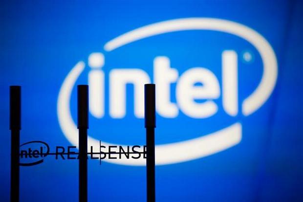 「RealSense」技術を披露

　Intelは米国時間1月6日、CES 2015で基調講演を行った。ここでは同基調講演の様子を写真で紹介する。

　Intelは、タブレットやスマートフォンでの3Dキャプチャに使用される同社の新しい深度検出カメラ技術を大々的に披露することで同基調講演を開始した。