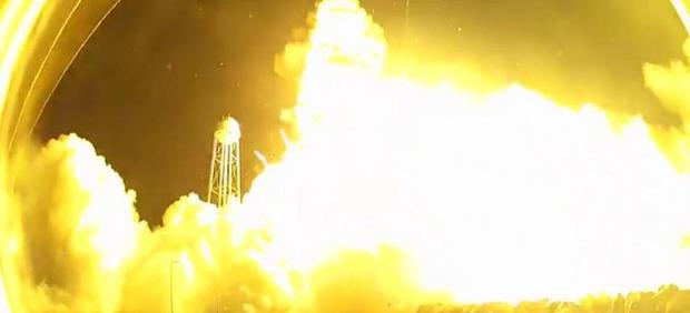 宇宙飛行はまだ難しい

　2014年という年も、宇宙や地球に近い宇宙空間での探査における重大事故と無縁ではなかった。10月には、Virgin Galacticの「SpaceShipTwo」が墜落し、パイロット1人が死亡している。

　この事故は、国際宇宙ステーション（ISS）への貨物を運ぶ無人ロケット「Antares」が打上げ直後に爆発してから、数日後の出来事だった。また8月には、SpaceXのロケットがテキサス州での試験飛行中に爆発している。

　科学が驚くべき偉業を簡単に達成してしまうように見える時代にあって、この3件の事故は、「宇宙は困難な場所だ」という古くからある言葉を思い出させる出来事だった。