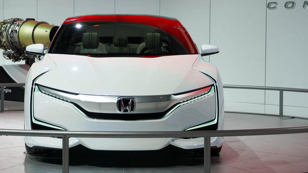 ホンダの新型コンセプトカー「Honda FCV」

　デトロイト発--本田技研工業（ホンダ）は、ここしばらくの間、燃料電池電気自動車（FCEV）に取り組んでいるが、同社はトヨタ自動車の「Mirai」から世間の注目を取り戻したいと考えている。