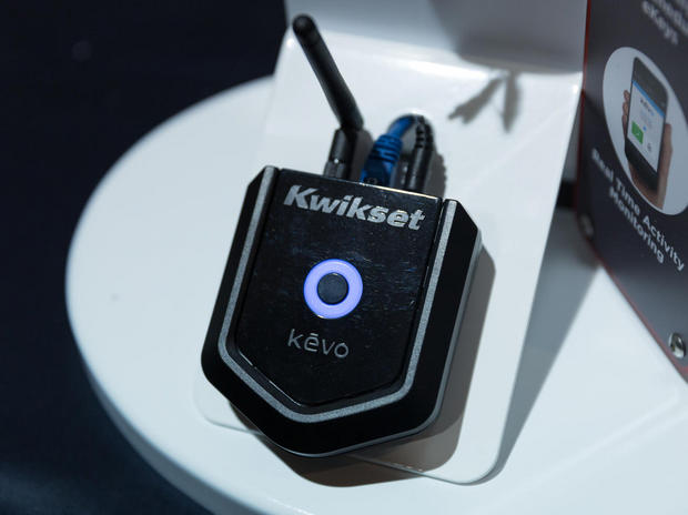 KwiksetのKevo Plus

　Kwiksetは最新のスマートロック「Kevo Plus」に、リモートからのロック操作機能を追加した。