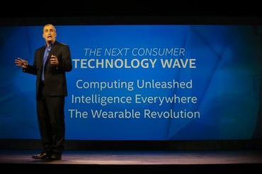  IntelのCEOであるBrian Krzanich氏。ウェアラブルなどの新しいデバイスに同社が力を入れていることをCESで語る。