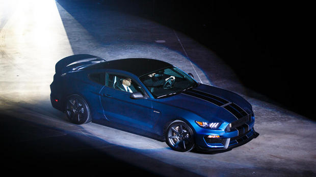 「Shelby GT350R Mustang」2015年モデル

　デトロイト発--Fordは、「Mustang」として初めての高馬力スペシャルエディションである「Shelby GT350」を披露してからさほど時間がたっていないが、2015年の北米国際オートショーで「GT350R」を披露した。

　ここでは、同車を写真で紹介する。
