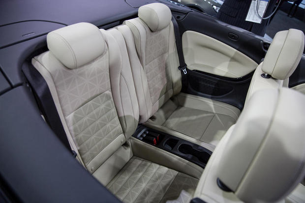 　BuickはCascadaの座席を2+2と呼んでいることから、後部座席は大人が座るには窮屈なことを意味する。