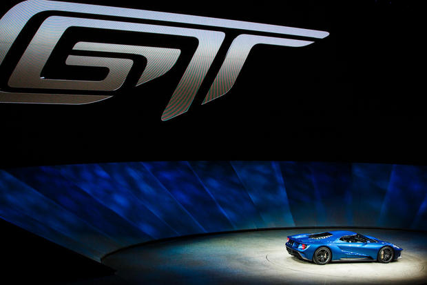 　2015年北米国際オートショー（デトロイトオートショー）では、Acuraやフォードなどの新モデルを筆頭に様々な自動車が登場した。ここでは、それら自動車の一部を写真で紹介する。

「Ford GT」

　Fordは、既に伝説となったミッドエンジンスーパーカーFord GT（2005年～2006年に販売）の後継モデルを披露した。

関連記事：フォード「GT」2016年モデル--よみがえったスーパーカーを写真で見る
