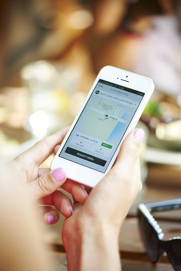 スマートフォンから車を呼ぶことを可能にするUberのアプリ