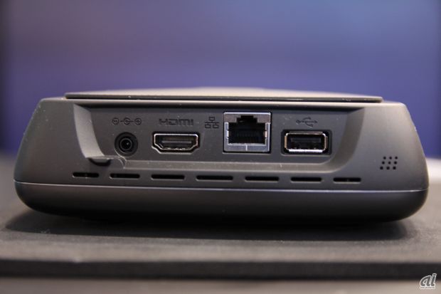 　背面にはHDMI出力、有線LAN、USB2.0のインターフェースを備える。