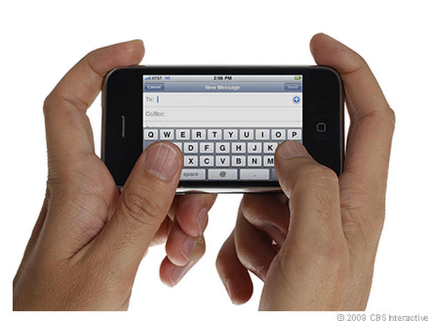 「iPhone 3GS」

　翌夏の2009年6月19日、iPhone 3Gのアップデート版である「iPhone 3GS」がリリースされた。iPhone 3GSは、ビデオ撮影、新しいメッセージング機能、そして、音声ダイヤル機能を搭載した。
