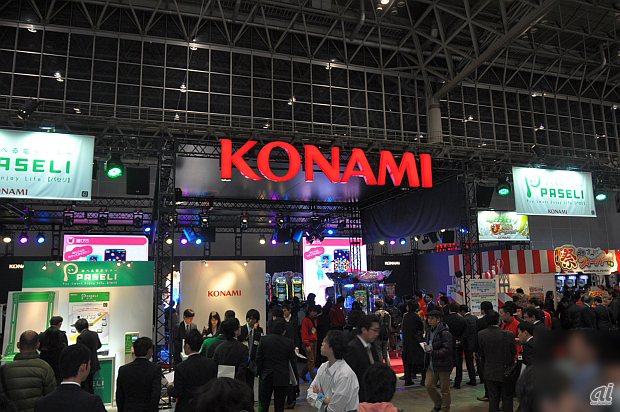 　KONAMIブースでは人気の音楽ゲームのほか、「ディズニー ツムツム」や「モンスターストライク」といったスマートフォン向けゲームのアーケード版を出展。