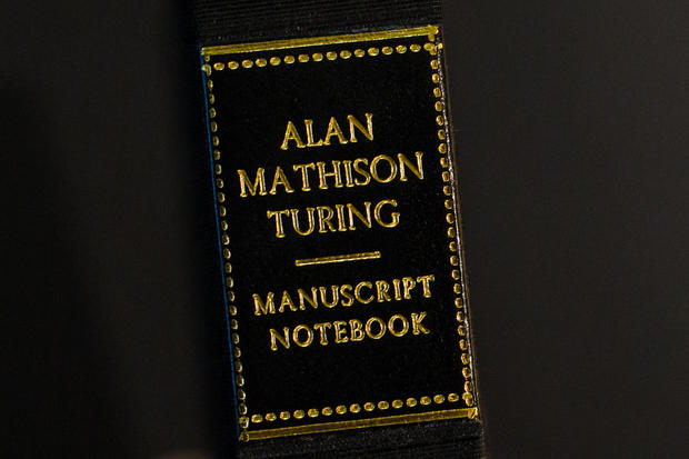 　Turing氏のノートは、特別に用意された保護ケースの中に保管されている。