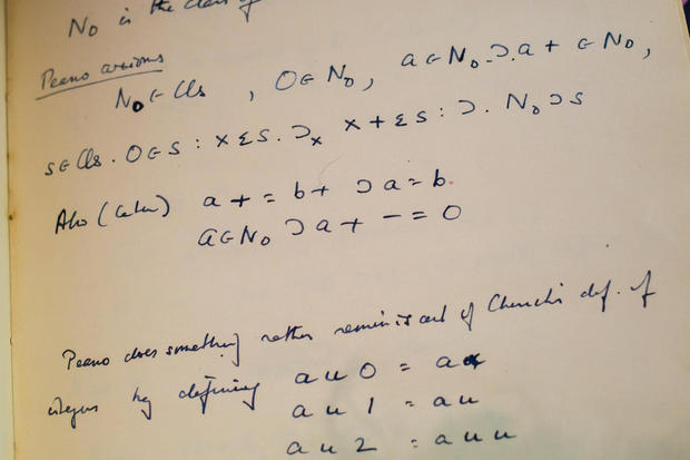 　Turing氏は1946年2月19日、今ではよく知られているACE に関する報告書「Proposal for the Development in the Mathematics Division of an Automatic Computing Engine」を、英国の国立物理学研究所（the National Physical Laboratory）の会合の場で提出した。これは、データと命令をメモリに格納できるコンピュータの設計について述べた画期的な論文となった。

　そして1950年、国立物理学研究所は「Pilot ACE」を完成させた。世界最初のいわゆるプログラム内蔵式コンピュータの1つであるPilot ACEは、約800本の真空管を使用し、クロック周波数は1MHzだった。