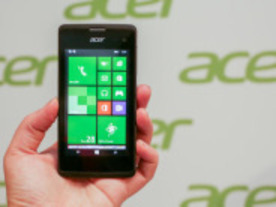 エイサー、「Windows Phone」搭載の低価格スマホ「Liquid M220」を発表