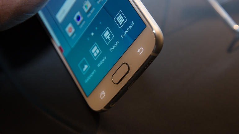 サムスン製Galaxy S端末ということはまだ見て取れるが、「HTC One」と間違えてはいけない。