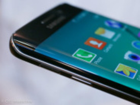 「Galaxy S6 edge」を写真で見る--画面両側が湾曲したサムスン新端末