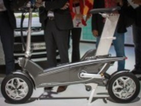 フォードのスマート電動アシスト自転車--「iPhone 6」と連携可能な「MoDe」を写真で見る
