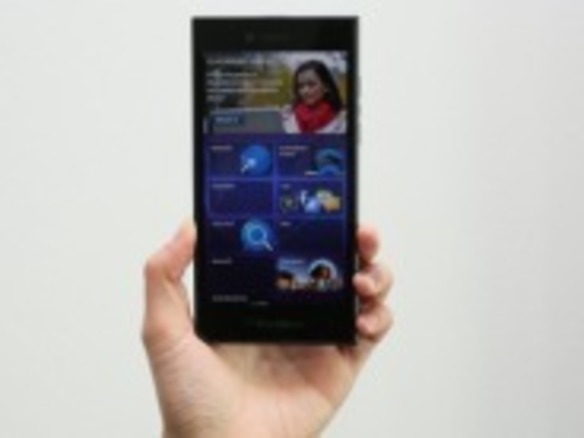 BlackBerry、タッチスクリーンの「BlackBerry Leap」を発表--スライド式キーボードモデルも開発中