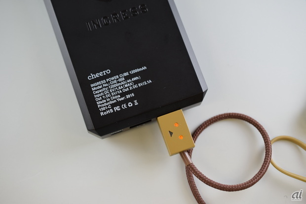 　ちなみに、DANBOARD USB CABLEとは向きが合わず、本体を表にしておくと光るダンボーは見られない。