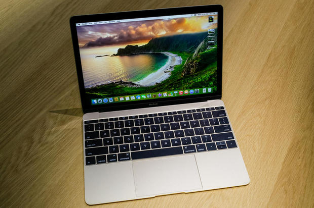 　これが、Appleの新しいファンレス「MacBook」だ。同デバイスは、12インチの「Retinaディスプレイ」を搭載し、再設計されたトラックパッドや新しいキーボードを搭載している。価格は1299ドルで4月10日から出荷が開始される。